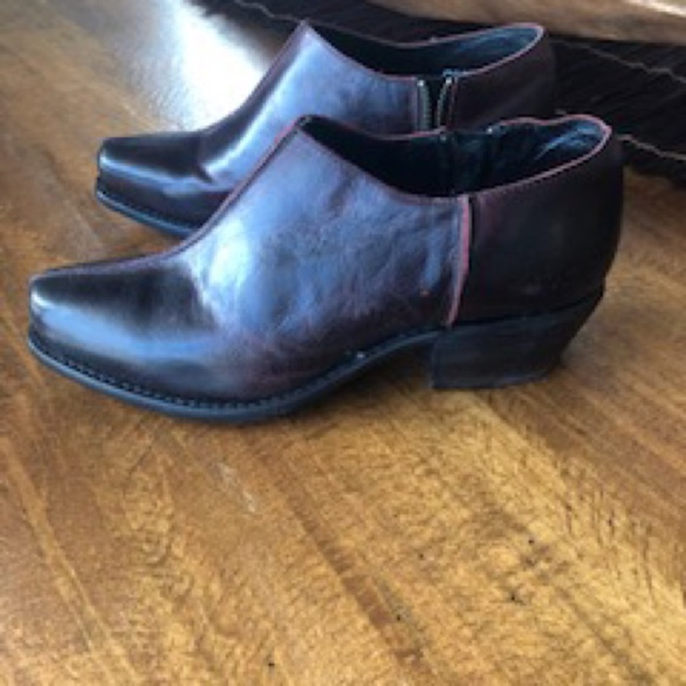 Size 7 leather ankle booties